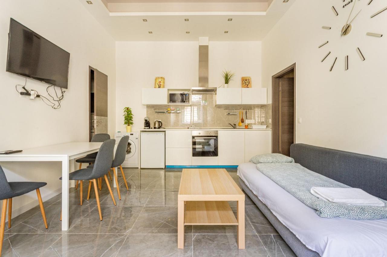 Modernized Condo At Kiraly 51 Budapest Luaran gambar