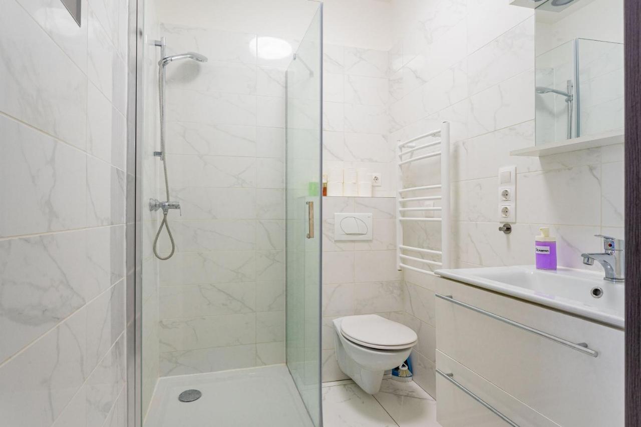 Modernized Condo At Kiraly 51 Budapest Luaran gambar