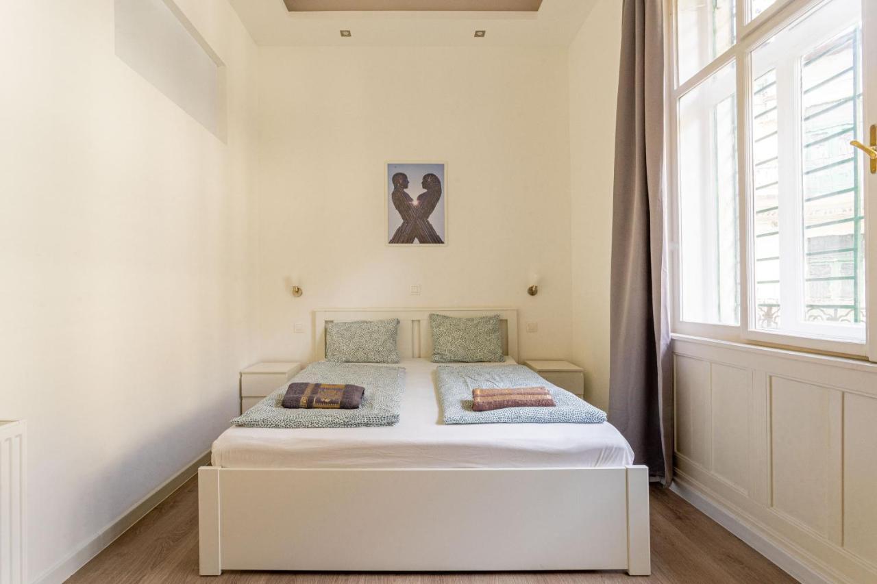 Modernized Condo At Kiraly 51 Budapest Luaran gambar