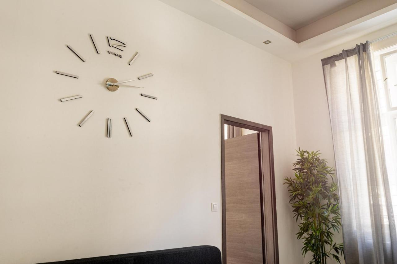 Modernized Condo At Kiraly 51 Budapest Luaran gambar