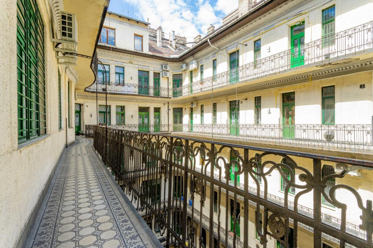 Modernized Condo At Kiraly 51 Budapest Luaran gambar