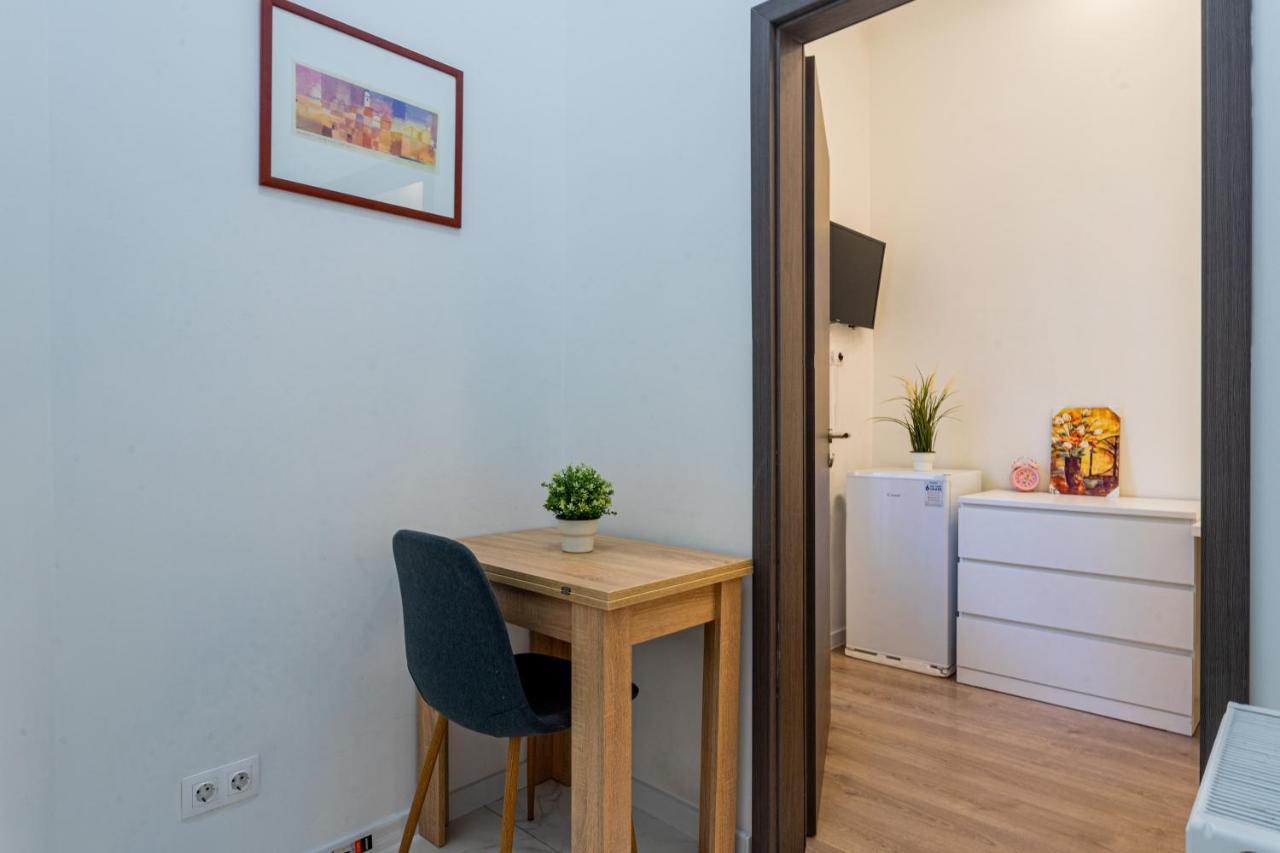 Modernized Condo At Kiraly 51 Budapest Luaran gambar